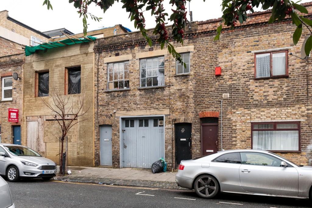 2 12c  Glading Terrace, N16 7NR