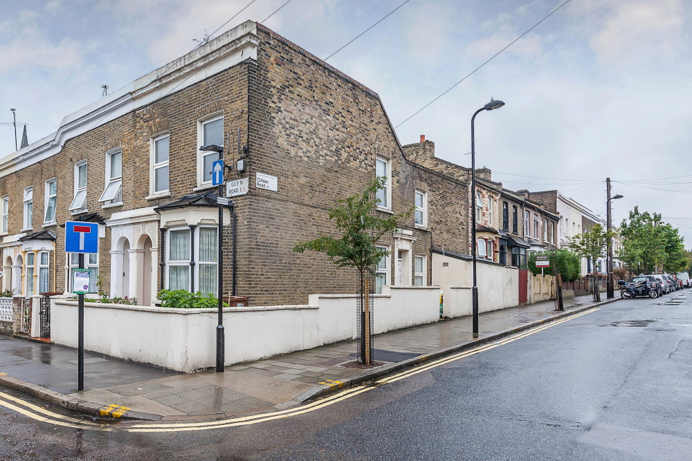 144 clifden road, E5