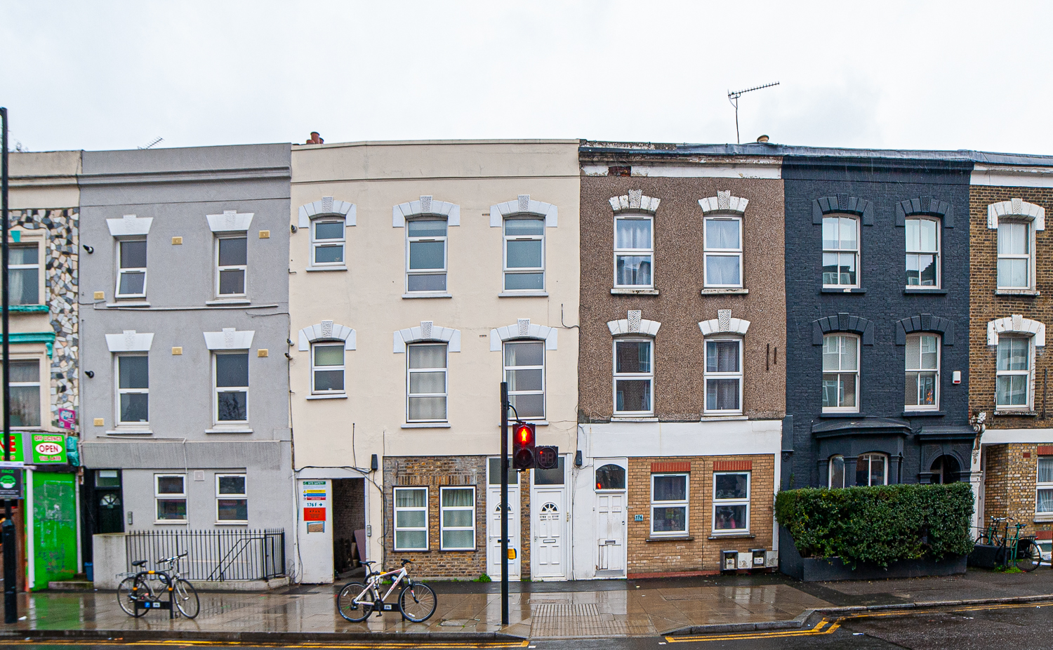 Top floor flat, 176 Chatsworth Road, E5 0LT